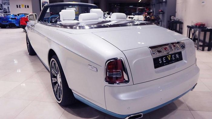 Hiện tại, Rolls-Royce đã dừng sản xuất toàn bộ dòng Phantom để chuẩn bị thay thế bằng dòng xe mới. Kiểu dáng của thế hệ mới không khác biệt nhiều, nhưng sẽ nâng cấp đáng kể về động cơ và khung gầm.