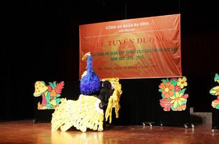 Tiết mục rối cạn đặc sắc biểu diễn chúc mừng lễ tuyên dương