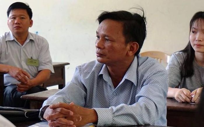 Ông Hồng trong phòng thi