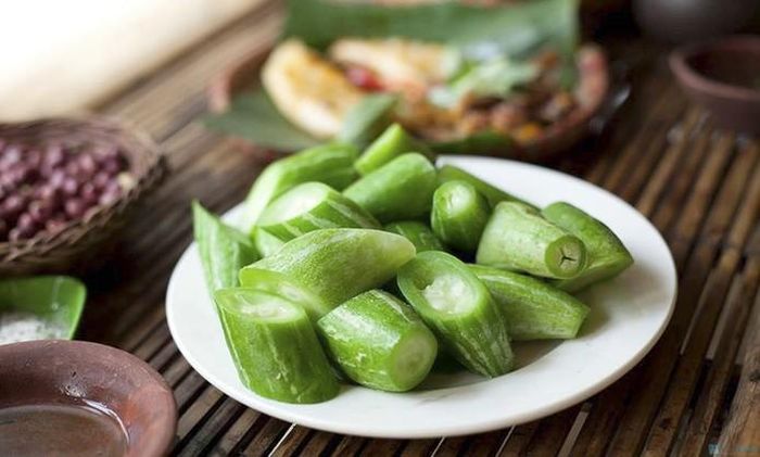 Quả lặc lày có hai loại: loại quả ngắn khoảng 10cm và loại quả dài hơn, trong đó quả ngắn có vị ngọt bùi và mềm hơn quả dài. (Nguồn Bizwebmedia)