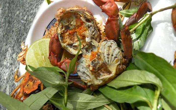 Để bắt được rạm, người ta sử dụng mồi câu là cá đã bốc mùi ươn trộn với cám rang. Ngoài ra, có thể cất vó như bắt tôm cá hoặc dùng lờ. (Nguồn Danviet)