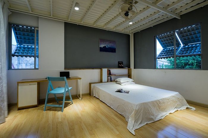 Gác lửng được bố trí các không gian nghỉ ngơi riêng biệt.