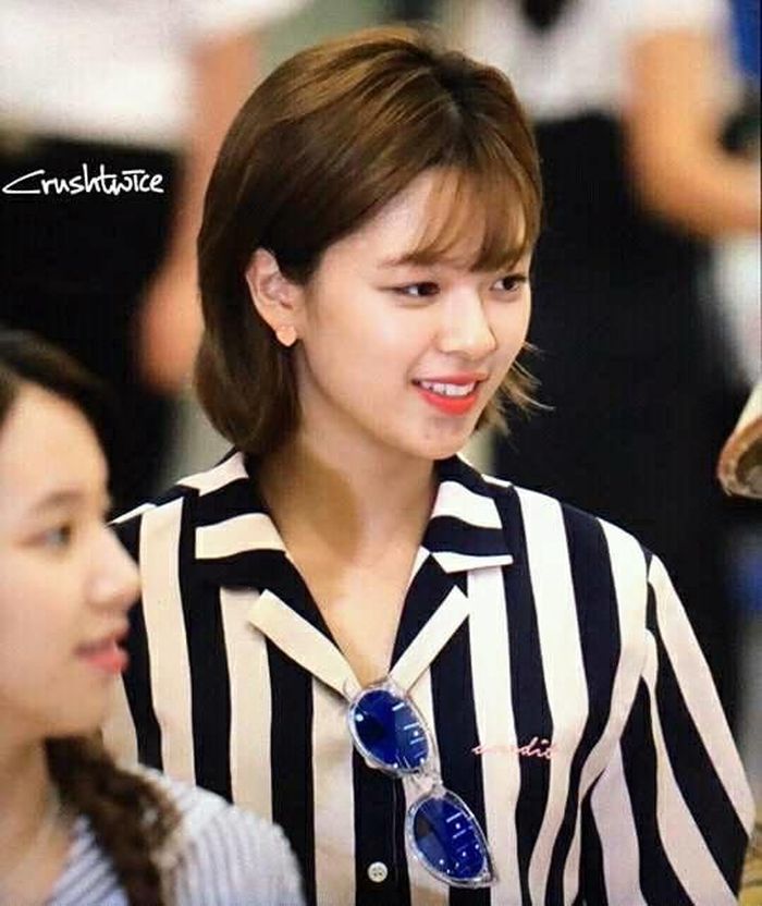 Jungyeon rạng rỡ trong ngày trở về Quốc mẫu của mình.