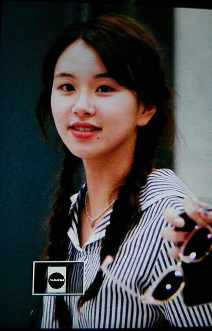 Chaeyoung đáng yêu với mái tóc thắt bím.