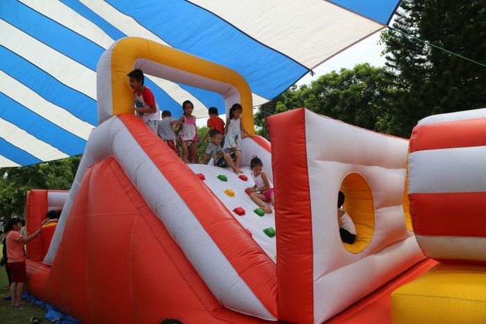  Thử thách nhà phao luôn là thỏi nam châm hút các chiến binh nhí. 