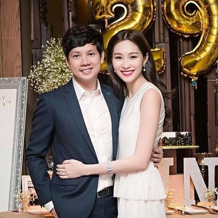 Cặp đôi chính thức công khai yêu nhau vào tháng 8/2015.