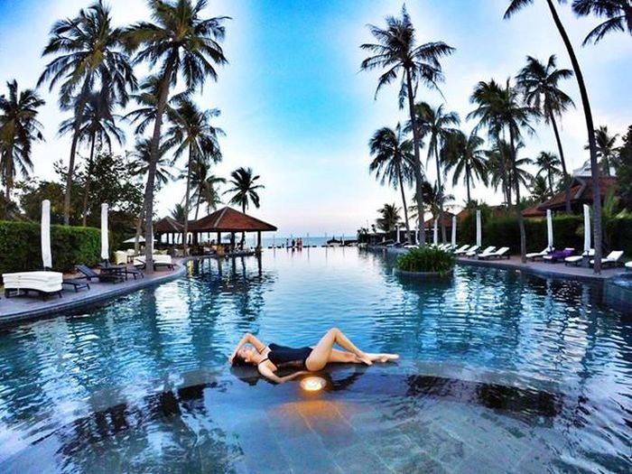 Khánh Thi thổ lộ, cô gặp Phan Hiển lần đầu tiên khi anh còn là "cậu bé mũm mĩm" được gia đình đưa ra Hà Nội để học khiêu vũ thể thao. Khi ấy, vì Phan Hiển chỉ ở Việt Nam 3 tháng rồi quay về Đức, lại thấy vóc dáng nhỏ con rất khó học Dancesport nên Khánh Thi đã có ý định từ chối. Nhưng vì bố mẹ Phan Hiển rất nhiệt tình, cuối cùng cô cũng chịu nhận cậu nhóc này làm học trò.