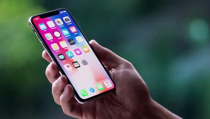 Giá bán 999 USD của iPhone X là một rào cản lớn để người dùng tiếp cận. Ảnh: Yahoo.
