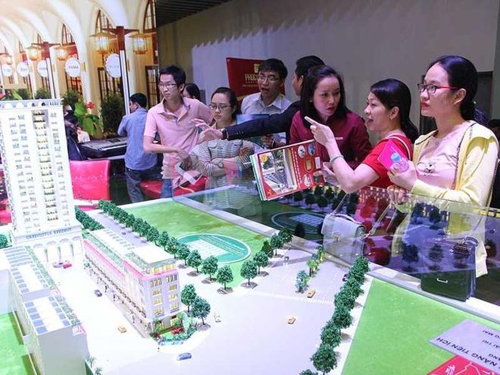 Nếu đánh thuế VAT lên quyền sử dụng đất, vô hình trung giá sẽ tăng thêm 12%. Ảnh: Hoàng Giang. 