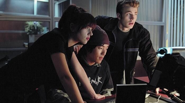 Chris Evans, Scarlett Johansson, và Leonardo Nam.