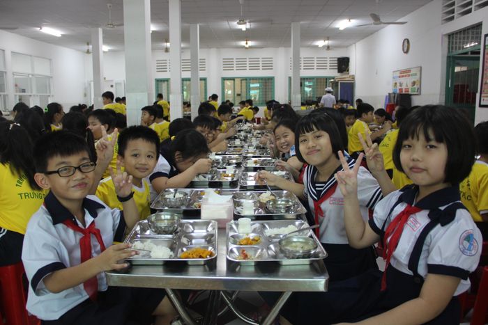  Vui vẻ cùng ngồi vào bàn