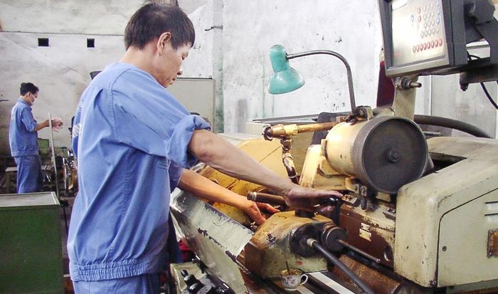Sản xuất linh kiện tại Công ty Cơ khí Hà Nội. Ảnh: Nguyễn Quỳnh