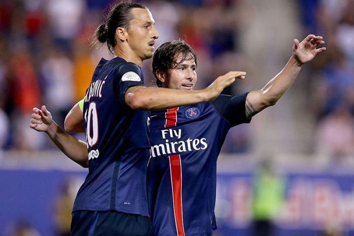 Zlatan mà Maxwell trong màu áo của PSG
