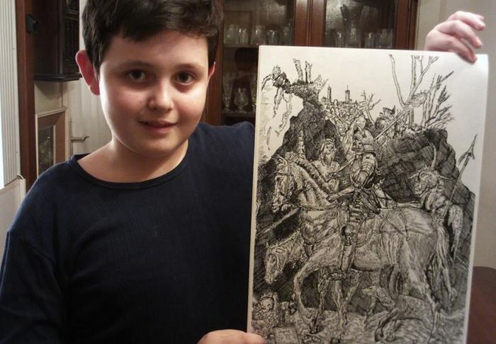 Dusan Krtolica bên một tác phẩm.
