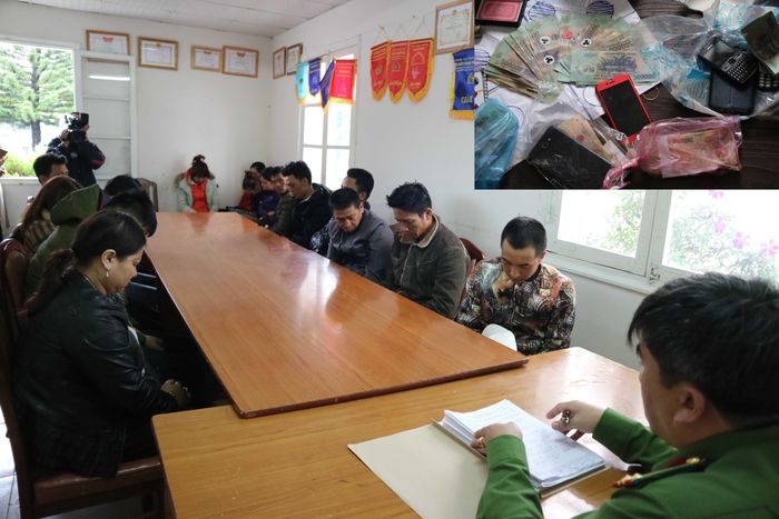 Các đối tượng và tang vật (ảnh nhỏ) trong vụ đánh bạc tại cơ quan công an