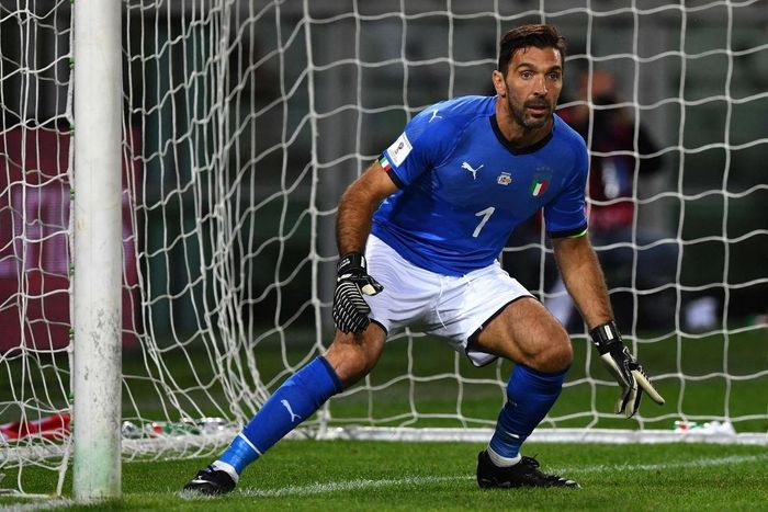 Mùa giải 2016/17, Buffon cũng khiến Leo phải chịu cảm giác bất lực ở tứ kết Champions League. Tuy nhiên, trong lần gần nhất đối mặt Messi tại cúp châu Âu mùa này, anh để Leo ghi cú đúp trong trận Juve thua 0-3 trên sân Nou Camp của Barca.