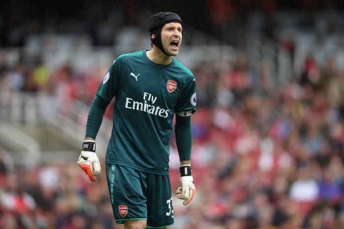 Tuy nhiên, sau khi chuyển đến Arsenal năm 2015, Petr Cech có dịp đối đầu Lionel Messi ở vòng knock-out Champions League mùa trước. Anh để Leo ghi 2 bàn, sau đó ca ngợi tiền đạo người Argentina xứng đáng là huyền thoại của Barca.