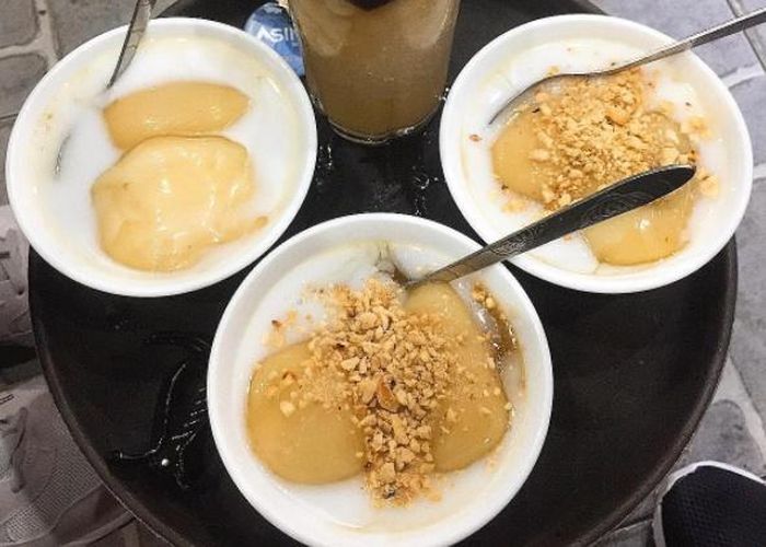 Ngon nhất có lẽ là Bánh trôi tàu và Lục tào xá với nước bánh thanh thanh vừa miệng, cốt dừa bùi bùi, hấp dẫn từ miếng ăn đầu tiên. Ảnh: Minh Thanh. 