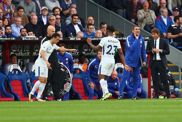 Sự xông xáo và tốc độ của Pedro đã giúp Chelsea tạo nhiều cơ hội nguy hiểm hơn về phía khung thành Palace, tuy nhiên, vận đen thì vẫn chưa buông tha họ.