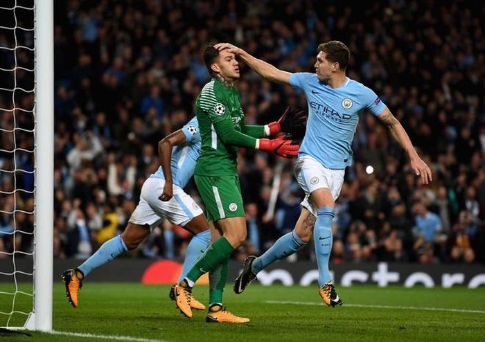  Theo thống kê, thủ môn Ederson đã cứu 3 quả penalty ở Champions League, thành tích không có ai sánh bằng. 