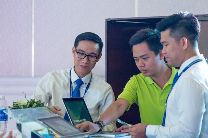 Và nhân viên ACB đã thật sự thể hiện tham vọng “làm chủ” cuộc thi với 374 ý tưởng gửi về. Những ý tưởng xuất phát từ trăn trở trong công việc hàng ngày hoặc đi theo những xu thế công nghệ nhưng đều hướng tới mục tiêu chung: kiến tạo một ACB trong tương lai đủ năng lực cạnh tranh trong cuộc đua FinTech