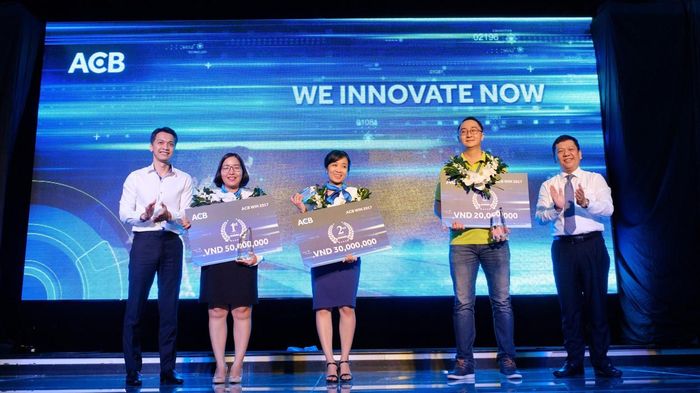 Nỗ lực cải tiến ấy đã được tổ chức International Banker nhìn nhận khi trao giải thưởng “Best Innovation in Retail Banking Vietnam” (tạm dịch: Ngân hàng có hoạt động bán lẻ cách tân nhất Việt Nam 2017) dành cho ACB vào tháng 9/2017