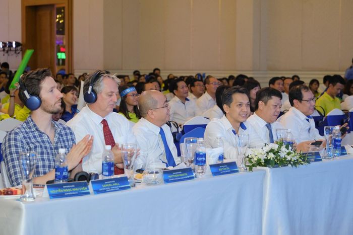 Ban Giám Khảo cuộc thi là lãnh đạo ACB, chuyên gia được mời từ tổ chức khởi nghiệp quốc tế đã dành thời gian để chắt lọc ý tưởng, trợ giúp và tư vấn thêm cho các thí sinh để để phát triển và hoàn thiện dựa trên các tiêu chí cơ bản: phạm vi tác động, tính đột phá, lợi thế cạnh tranh, sự khả thi, tương quan chi phí / lợi ích…