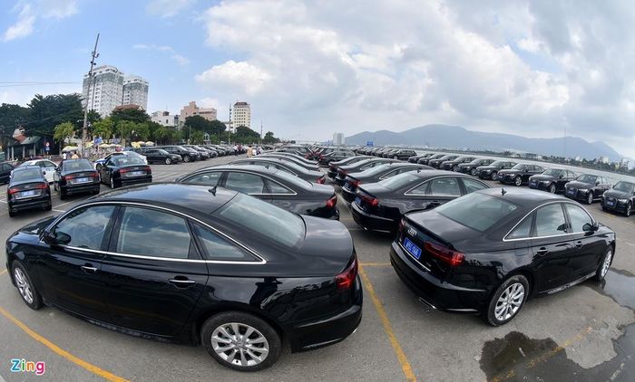 Audi sản xuất những phiên bản giới hạn dành riêng cho APEC 2017 gồm các mẫu Audi A4 2.0 TFSI, A6 1.8 TFSI, Q7 2.0 TFSI quattro, A5 Sportback 2.0 TFSI quattro hoàn toàn mới và Q5 2.0 TFSI quattro. Những chiếc xe này đều được gắn biển APEC, những xe phục vụ các nền kinh tế có thêm tên viết tắt như CAD (Canada), THA (Thái Lan).... Dàn xe sang sẽ tiếp đón các lãnh đạo tới từ 21 nền kinh tế thành viên trong khu vực châu Á - Thái Bình Dương cùng 2.000 bộ trưởng, các quan chức cấp cao, hàng nghìn nhà báo và phóng viên, 5.000 doanh nhân tới từ các quốc gia… 