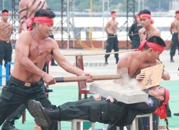 Diễn ra vào hôm 22/10 vừa rồi tại Đà Nẵng, lễ tổng duyệt xuất quân, diễn tập phương án bảo vệ APEC 2017 là một trong những hoạt động tổng duyệt cuối cùng của Việt Nam trước khi Tuần lễ cấp cao APEC 2017 bắt đầu từ ngày 6 và kết thúc vào ngày 11/11 tới đây. Nguồn ảnh: VOV.