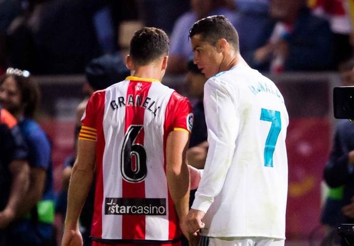 Ronaldo không đồng ý đổi áo với Granell vì cho rằng Girona đã thi đấu tiêu cực ở những phút cuối trận. Ảnh: Getty Images.