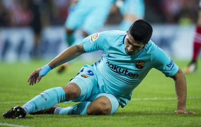 Luis Suarez chưa san sẻ gánh nặng ghi bàn với Messi.