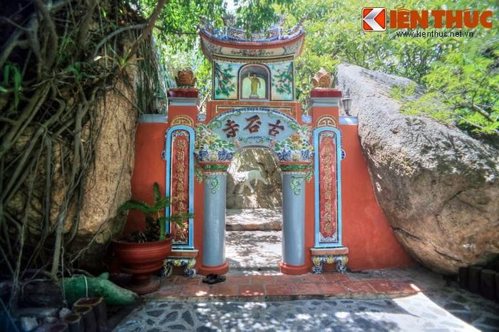 Chùa do thiền sư Bảo Tạng thuộc đời thứ 40 thiền phái Lâm Tế khai sơn năm 1835, ban đầu chỉ là một am nhỏ. Qua nhiều đời sư trụ trì, chùa được sửa sang và trùng tu để trở nên rộng lớn hơn và khang trang như ngày nay.
