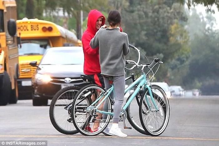 Theo một nguồn tin cho biết, mối quan hệ hiện tại của Selena và Gomez vẫn đơn thuần chỉ là những người bạn chứ cả hai không có ý định "nối lại tình xưa".