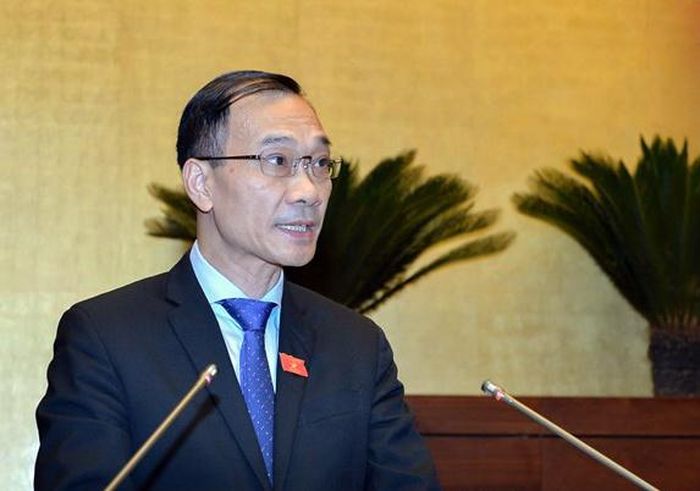 Ông Vũ Hồng Thanh, Chủ nhiệm Ủy ban Kinh tế của Quốc hội trình bày báo cáo thẩm tra. Ảnh: Quochoi.vn