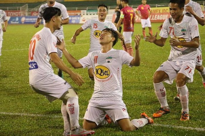 Minh Vương (11) mở bàn cho HA Gia Lai
