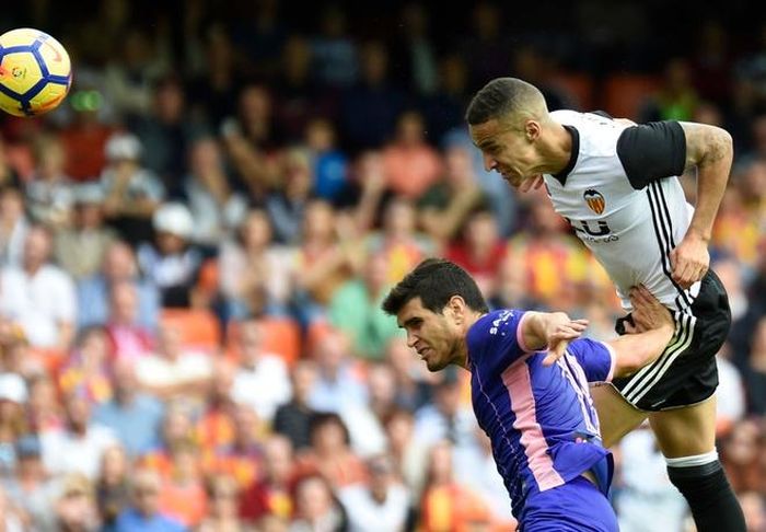 Sao trẻ Andreas Pereira, cầu thủ đang thuộc biên chế MU cũng góp công vào chiến thắng của Valencia trận này. Phút 71, Pereira tạt cánh cho Rodrigo đáng đầu nâng tỷ số lên 2-0.