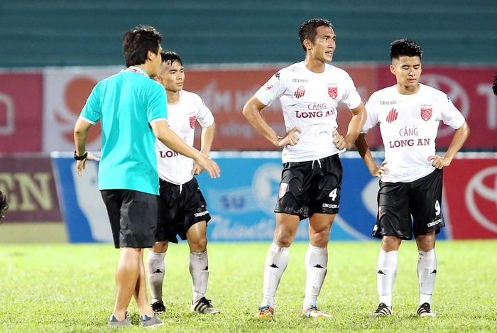 Long An sớm nói lời chia tay V-League 2017 trước 2 vòng