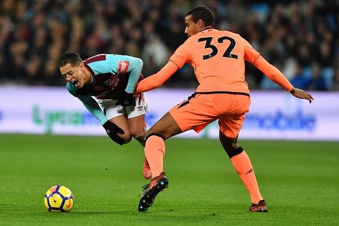 Trận đấu muộn nhất ngày thứ 7 là màn đọ sức giữa chủ nhà West Ham và đội khách Liverpool trên SVĐ London.