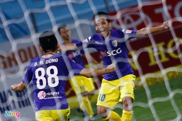 Đến phút 80, tỷ số được nâng lên 2-0 cho đội chủ nhà. Người lập công lần này là tiền vệ con thoi Đỗ Hùng Dũng. Hùng Dũng cũng là người được HLV Chu Đình Nghiêm tiến cử lên tuyển Việt Nam trong cuộc họp báo sau trận. 