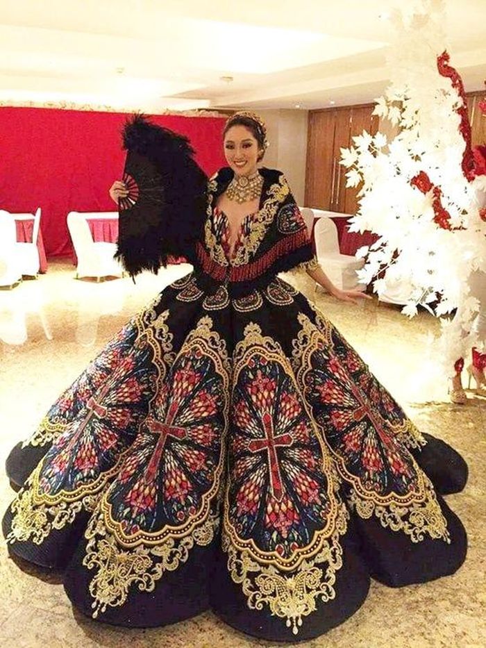 Karen thể hiện là một thí sinh có học thức cao qua những bài phỏng vấn. Câu trả lời ứng xử tại Chung kết Hoa hậu Trái Đất của Karen Ibaso cũng rất xuất sắc.