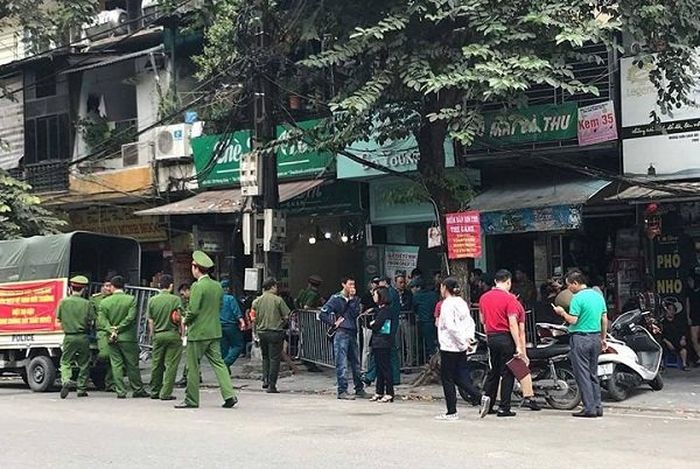 Lực lượng chức năng phong tỏa khu vực xảy ra vụ cháy.
