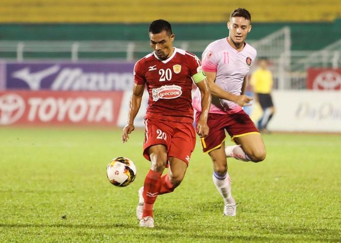 TP.HCM (đỏ) thua Sài Gòn FC 1-3 ở vòng đấu 23. Ảnh: PHẠM HUY