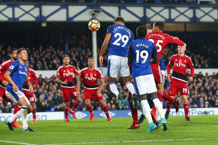 Ba bàn thắng lội ngược dòng được Everton ghi trong vòng 23 phút. Tiền đạo trẻ Calvert-Lewin đánh đầu gỡ hòa ở phút 74 sau cú đá phạt góc của đội trưởng Leighton Baines.