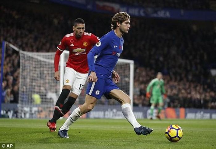 Chelsea vẫn đang duy trì sức ép lên phần sân của M.U sau bàn mở tỷ số.