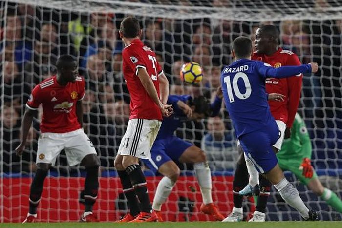 Trong những phút đầu hiệp 2, các cầu thủ Chelsea đang dâng cao đội hình tấn công.