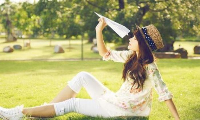 Tuổi Tỵ: Công việc: Khó mà thuận theo ý mình muốn, cần điều chỉnh tâm thái cho phù hợp để đối mặt với tình hình thực tế. Tài vận: Chi tiêu quá nhiều trong khi thu nhập có hạn. Tình cảm: Đừng quá vô tâm với người mình yêu, nên dành thời gian và sự quan tâm nhiều hơn với đối phương. Hướng vượng tài: Xuất hành hướng Đông, kỵ hướng Bắc. Màu sắc vượng vận: Màu xanh da trời. Quý nhân: Tuổi Mão.