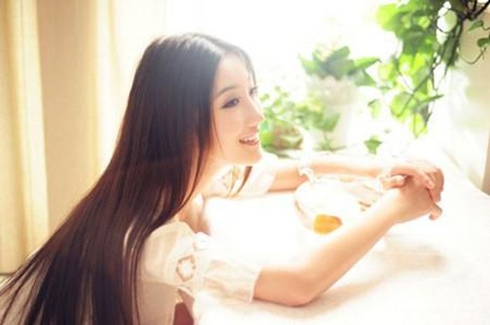 Tuổi Mùi: Công việc: Có tin tức tốt lành sẽ đến với bạn, có cơ hợp tác với khách hàng mới đầy tiềm năng, chú ý xây dựng tốt mối quan hệ với những người xung quanh. Tài vận: Các khoản thu nhập đều rất tốt, tiền bạc rủng rỉnh. Tình cảm: Những bạn đơn thân có cơ hội gặp được đối tượng như ý. Hướng vượng tài: Xuất hành hướng Nam, kỵ hướng Bắc. Màu sắc vượng vận: Màu xanh lục, màu xanh da trời. Quý nhân: Tuổi Mão.