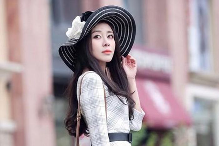 Tuổi Dậu: Công việc: Có mâu thuẫn với cấp trên nên mọi việc trở nên khó khăn hơn, cố gắng chú ý điều chỉnh thái độ hợp tác trong công việc của mình. Tài vận: Tạm thời không nên đầu tư để tránh hao tài tốn của. Tình cảm: Đừng áp đặt suy nghĩ của mình lên đối phương chỉ khiến hai người căng thẳng, cãi vã. Hướng vượng tài: Xuất hành hướng Đông Bắc, kỵ hướng Tây. Màu sắc vượng vận: Màu trắng gạo. Quý nhân: Tuổi Thìn.