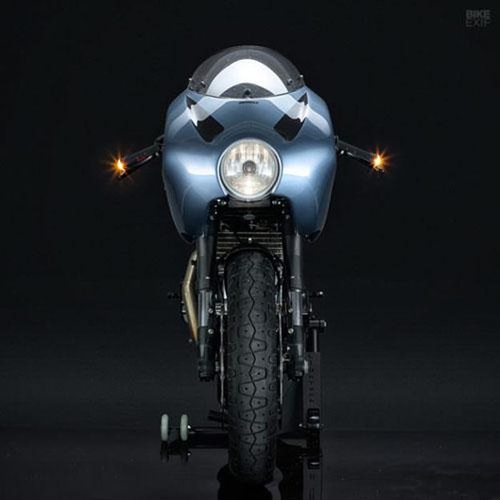 Màu sơn không phải truyền thống của Ducati, nhưng khá nổi bật.