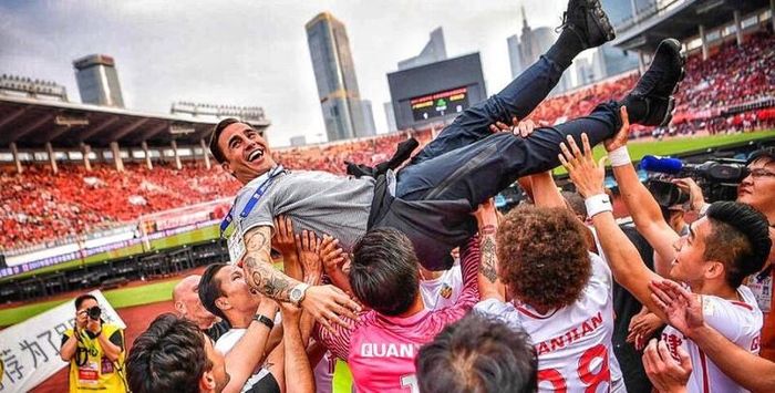 Cannavaro đưa Thiên Tân thành công này đến thành công khác...